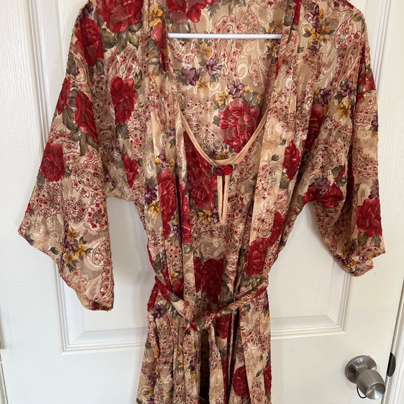 Vintage Floral Women's Robe / Nightgown Set Red and Gold - Picture 14 of 14